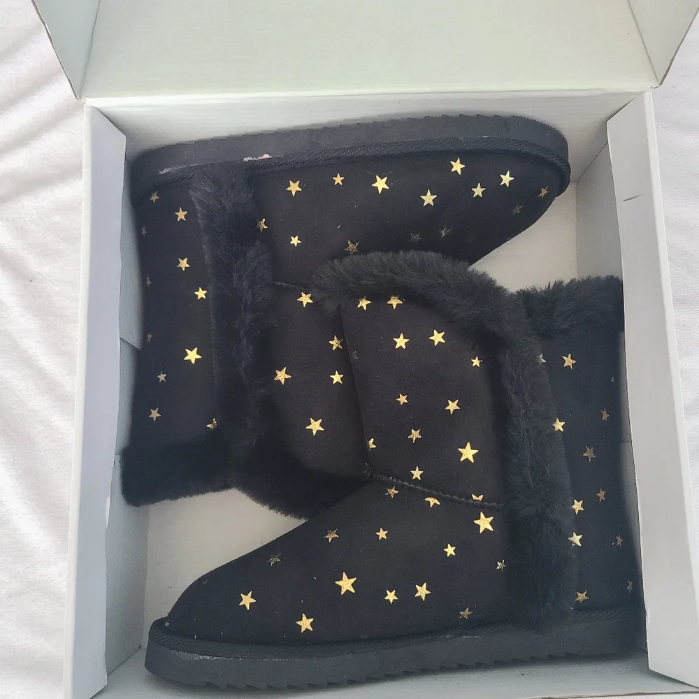 Girls size 2 winter boots NWB, faux fur lined, Olivia Miller girl brand